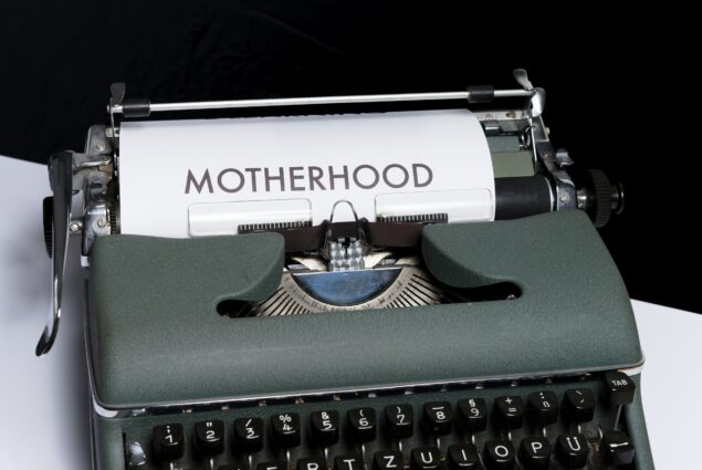 Schreib deine eigene Geschichte vom Muttersein!